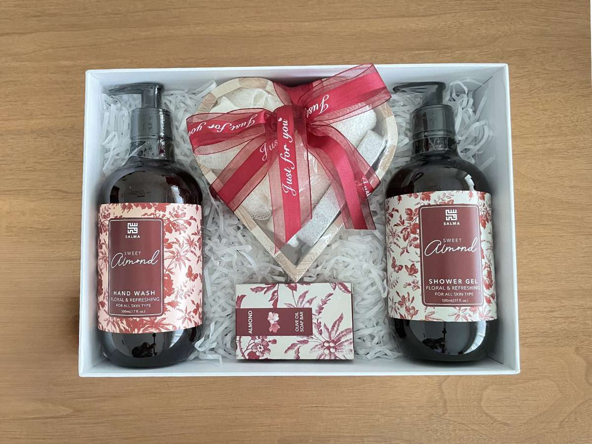 Sweet Almond Luxury Spa Gift Set