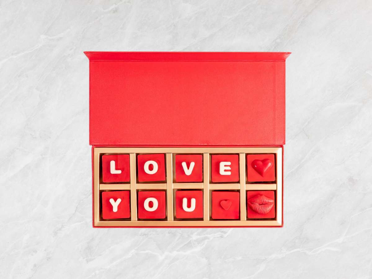 Valentine chocolate Dubai | Belgian chocolate gift Dubai | Luxury chocolate bar Dubai | Milk chocolate box Dubai | Assorted chocolate gift Dubai | Romantic chocolate gift Dubai | Chocolate truffles Dubai | Gourmet chocolate Dubai | Sweet gift box Dubai | Love message chocolate Dubai | Handmade chocolates Dubai | Chocolate hamper Dubai
